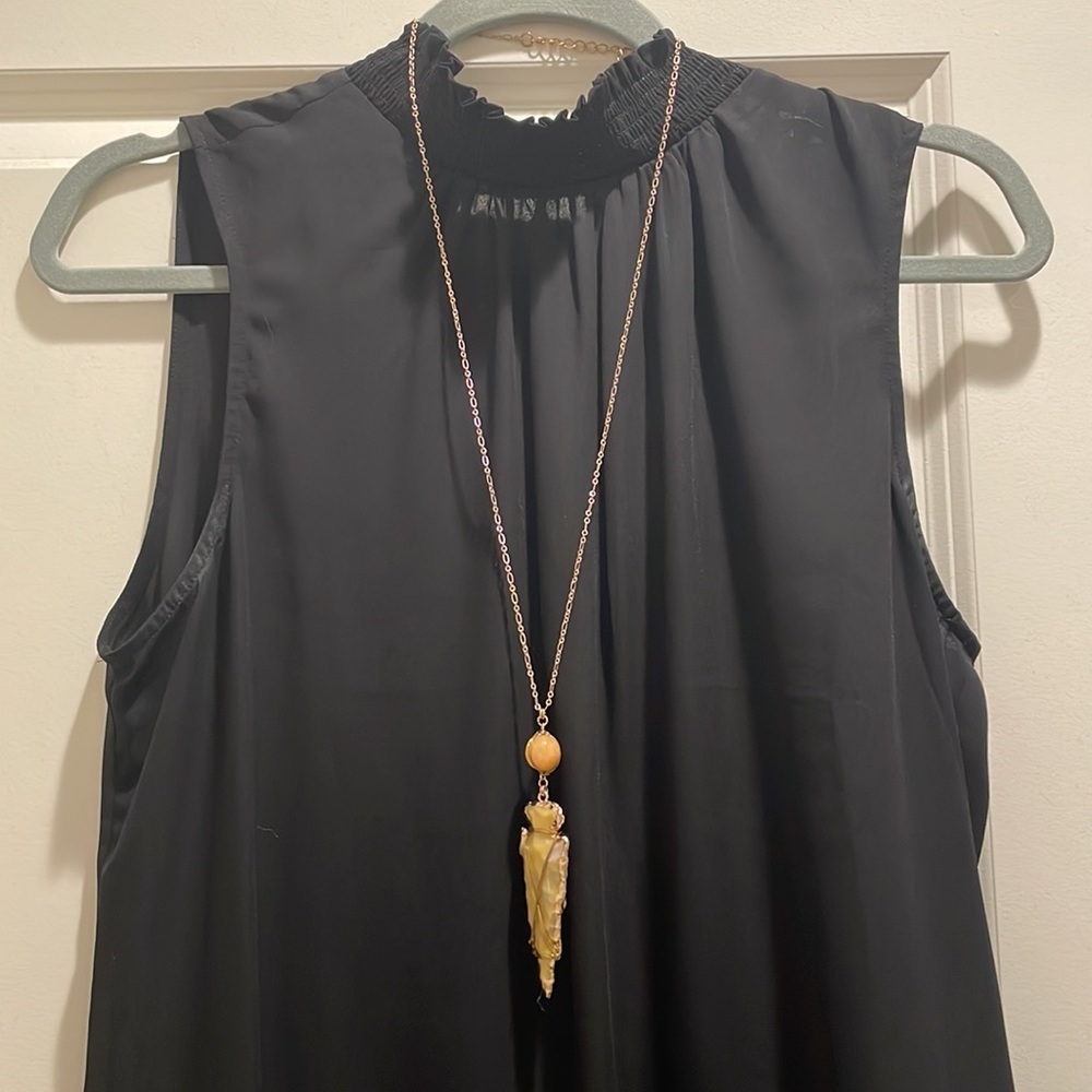 NWT gold arrowhead style necklace.